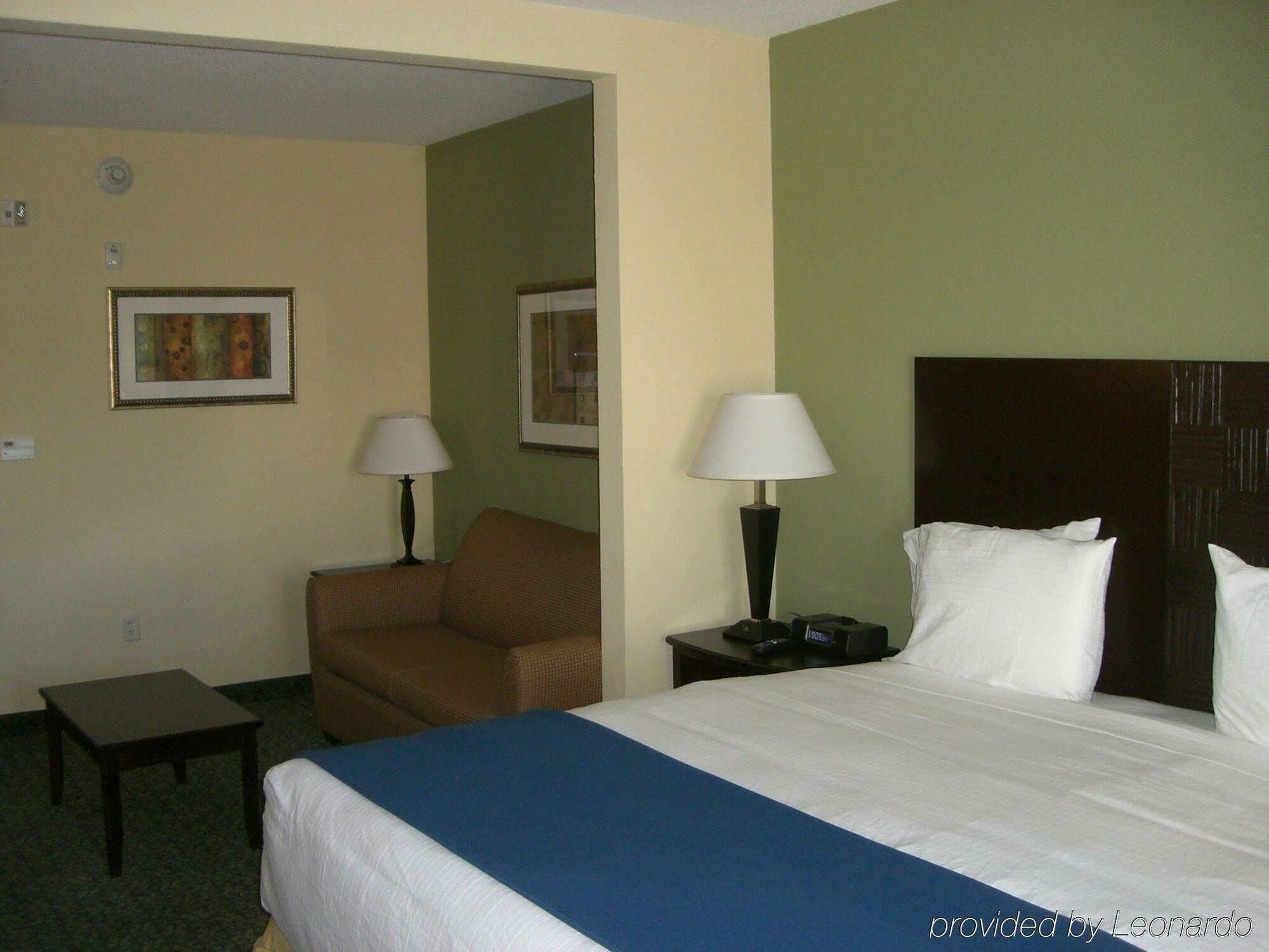 Holiday Inn Express & Suites Covington, An Ihg Hotel Номер фото